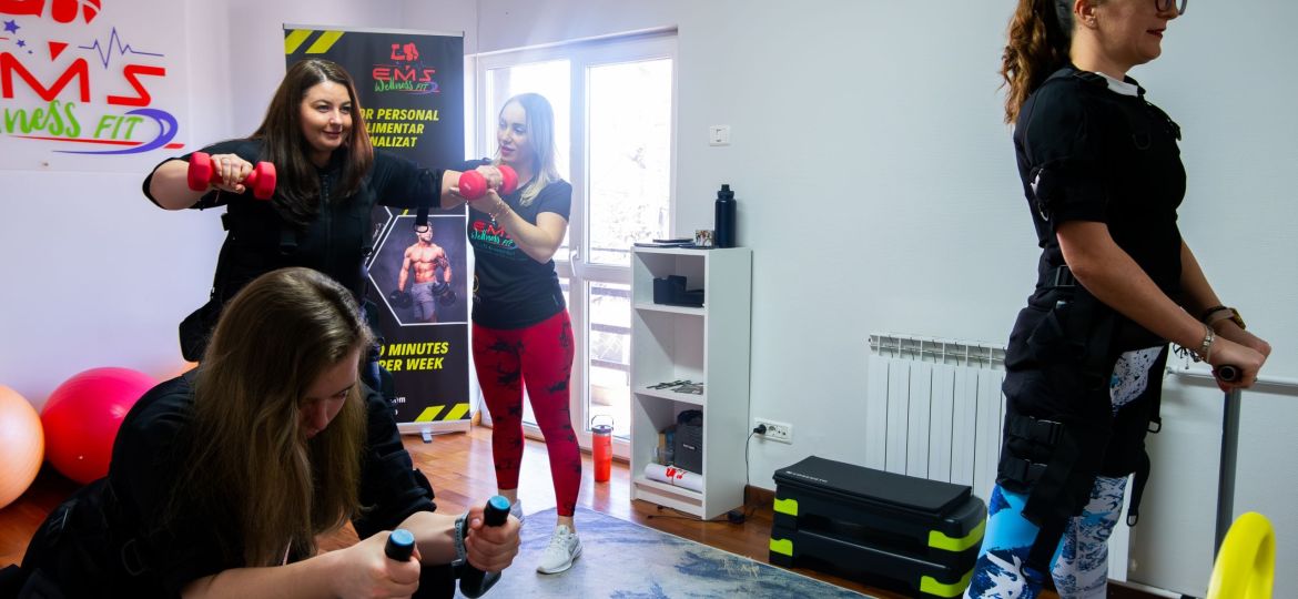antrenament EMS Berceni într-un studio modern, echipamente premium